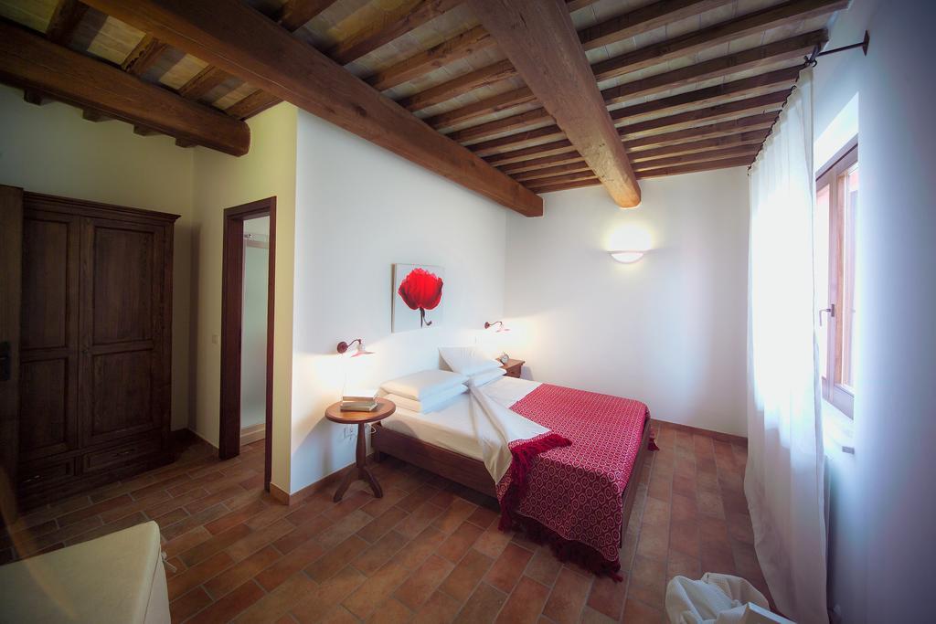 Agriturismo Casale Le Selvette Ripa Стая снимка